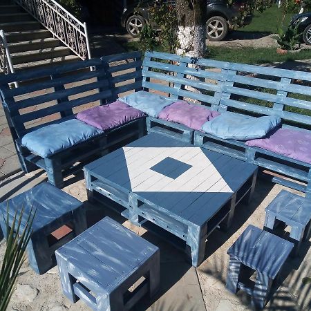 Guest House Danelia Martvili Bagian luar foto