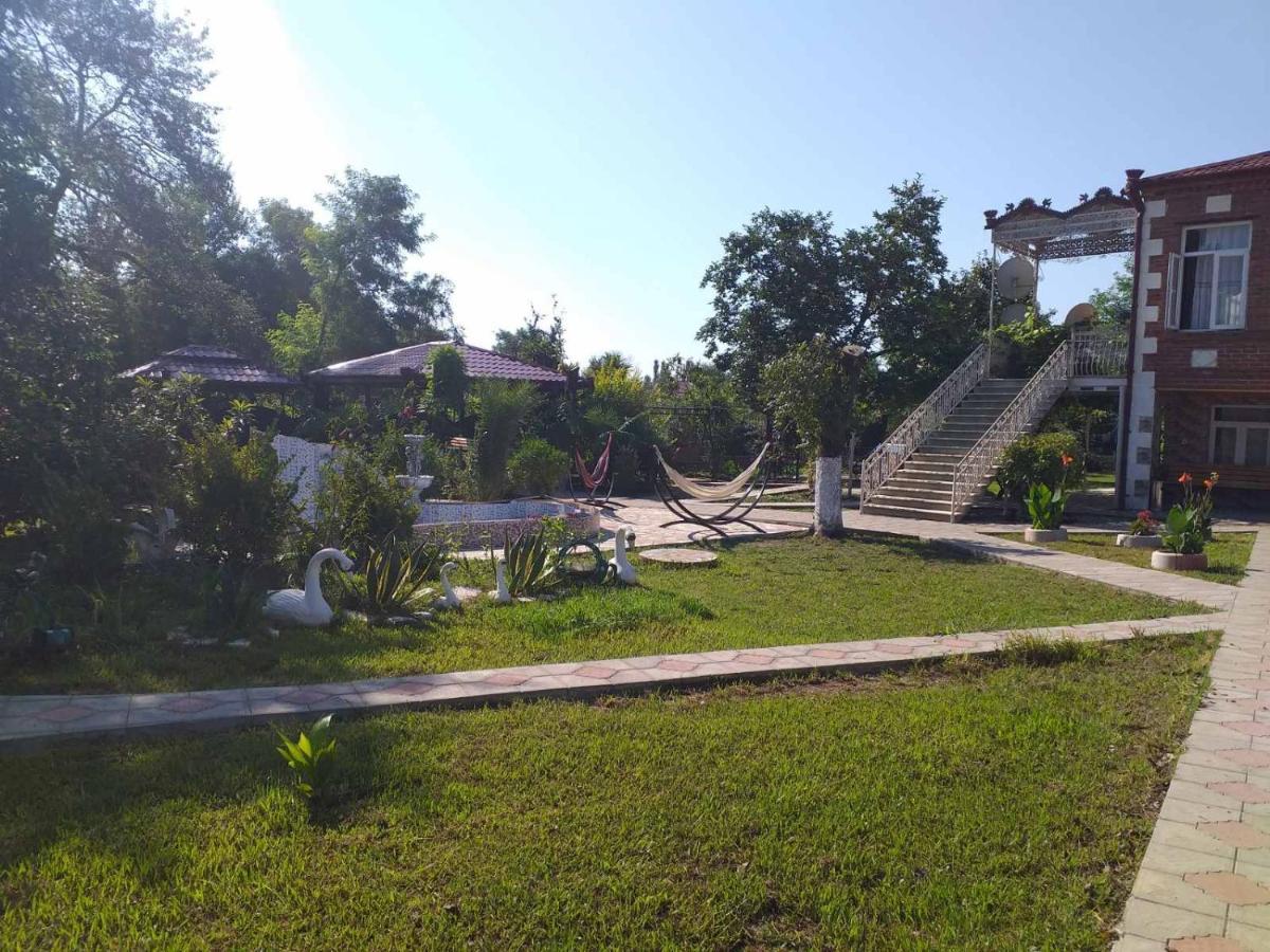 Guest House Danelia Martvili Bagian luar foto