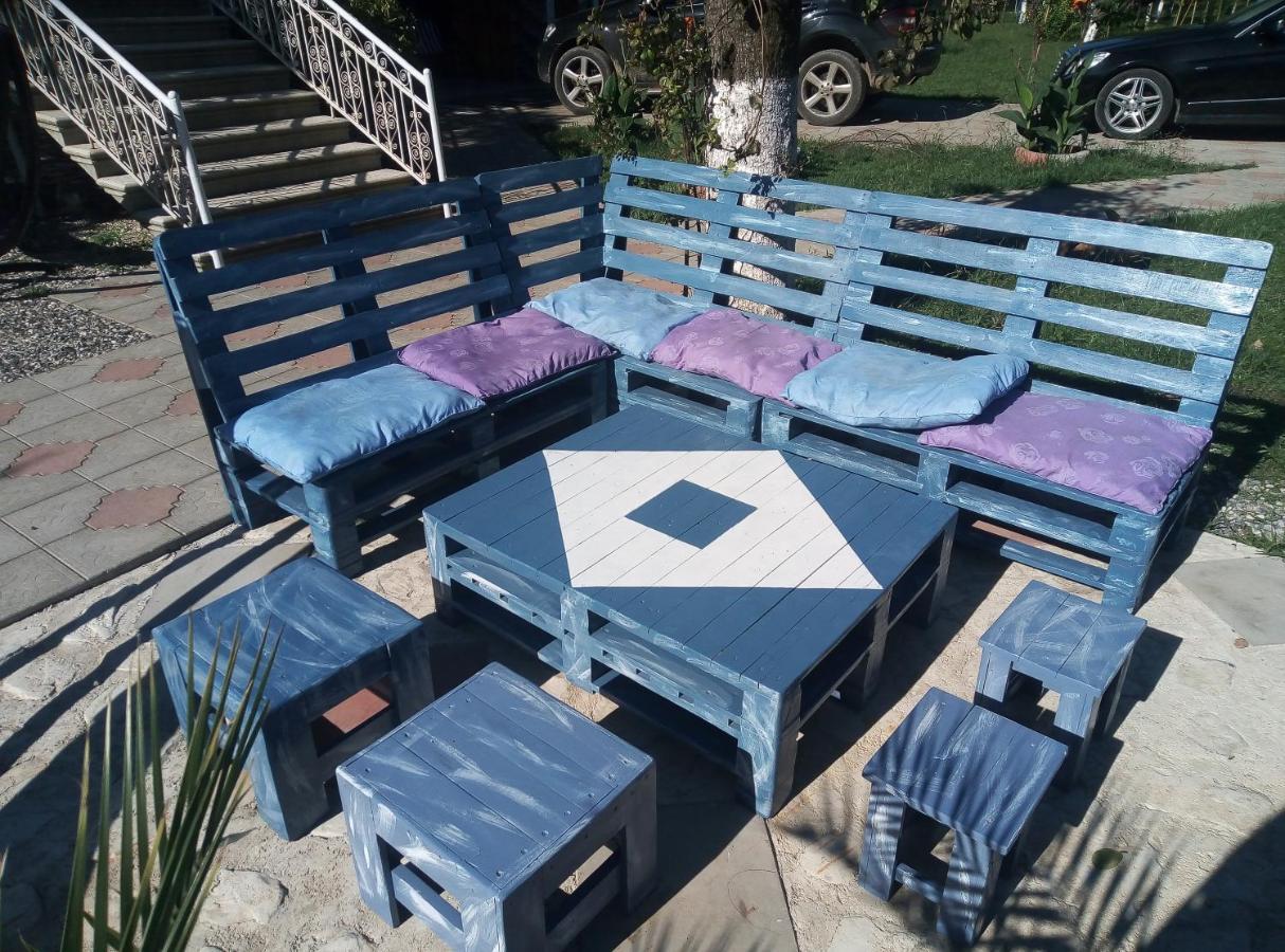 Guest House Danelia Martvili Bagian luar foto