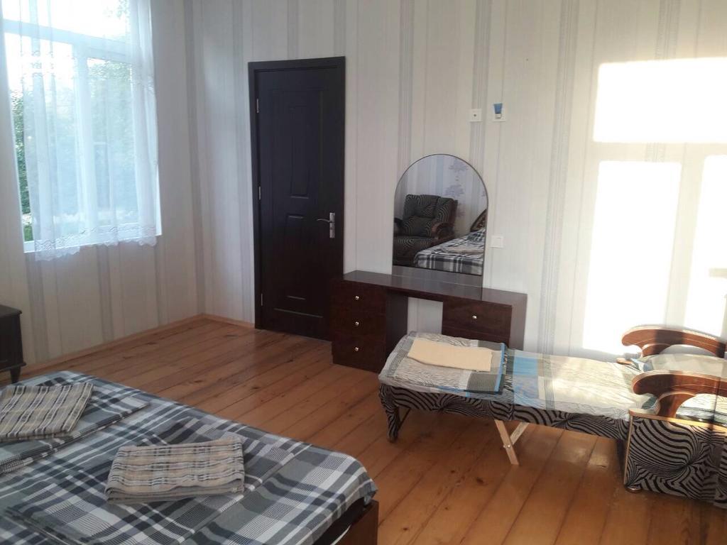 Guest House Danelia Martvili Bagian luar foto