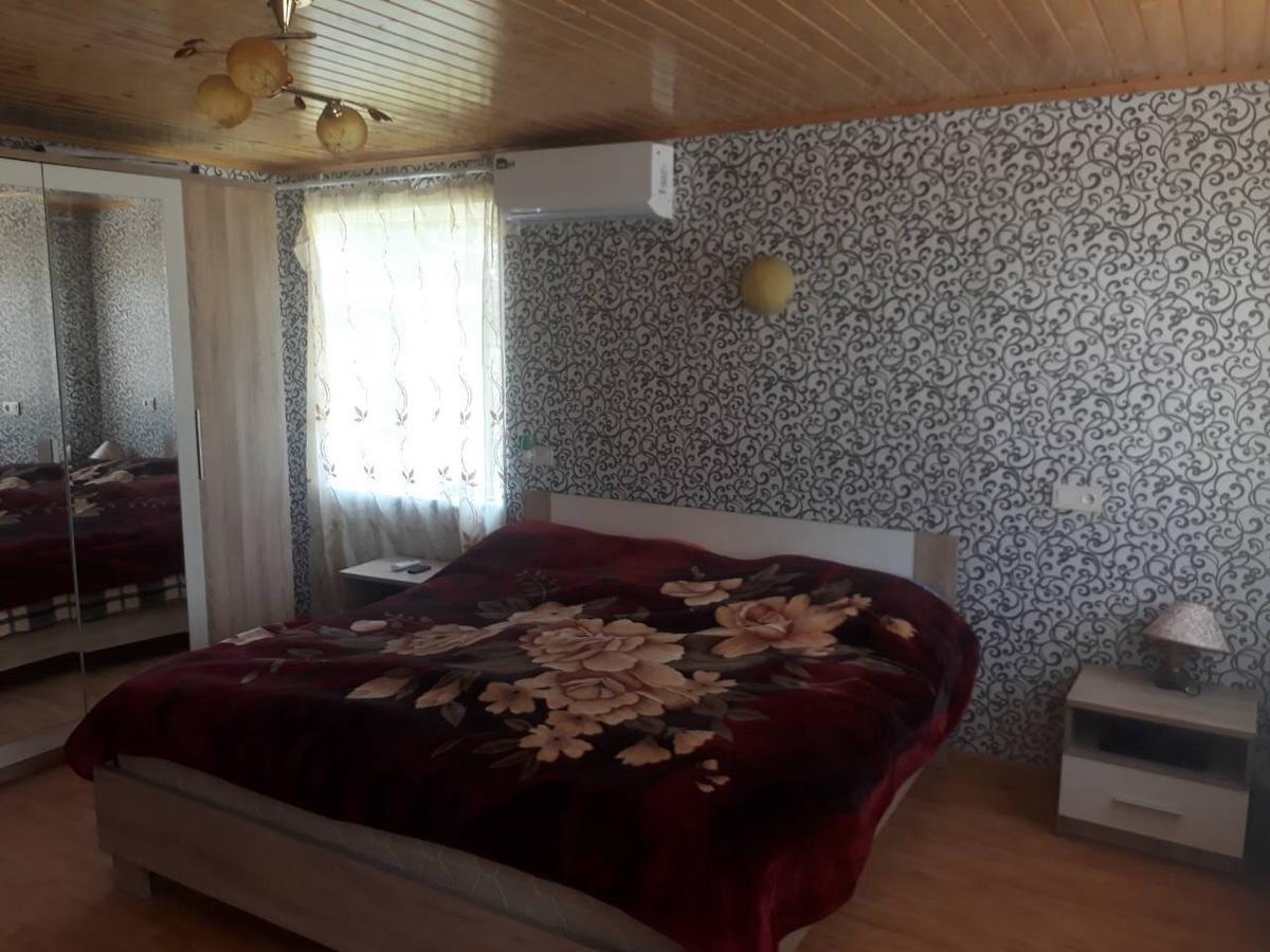 Guest House Danelia Martvili Bagian luar foto