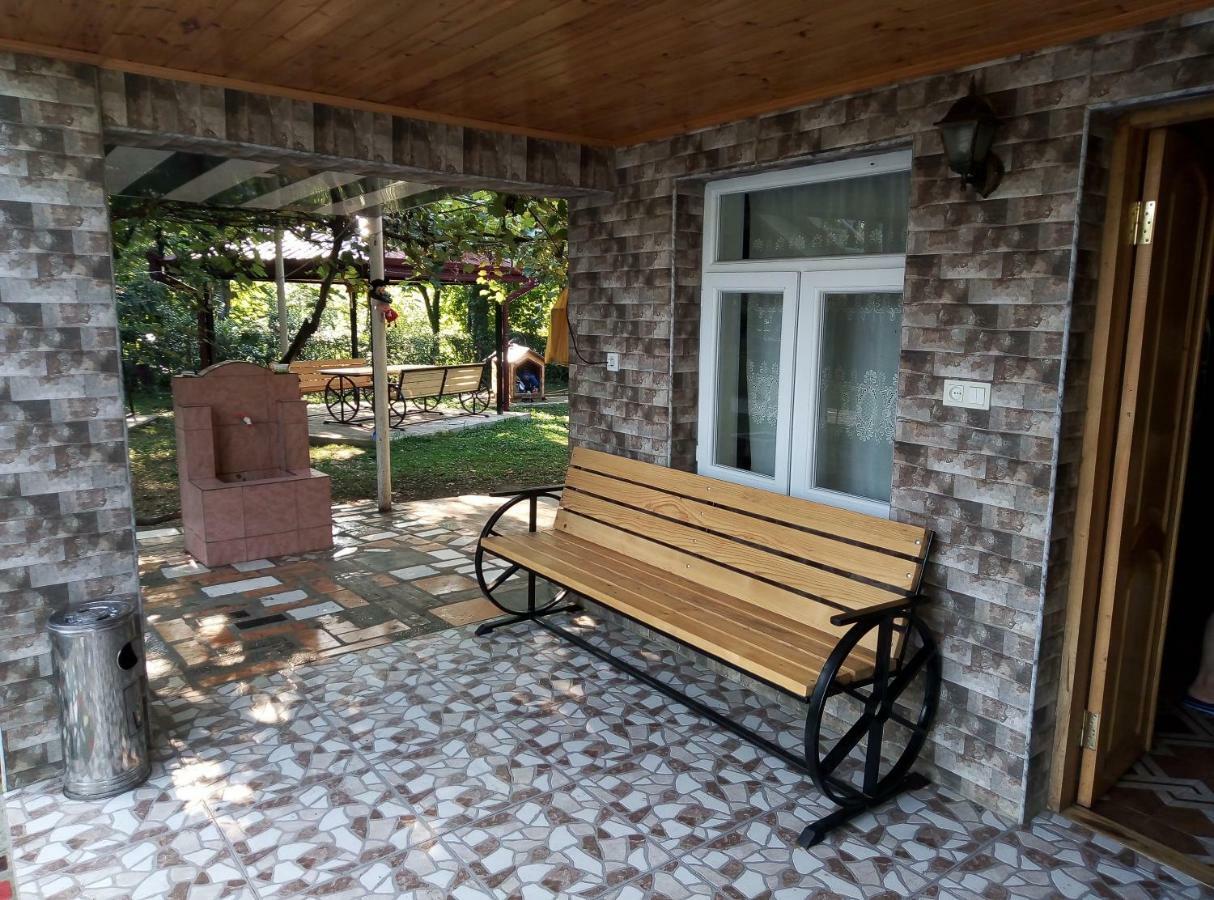 Guest House Danelia Martvili Bagian luar foto